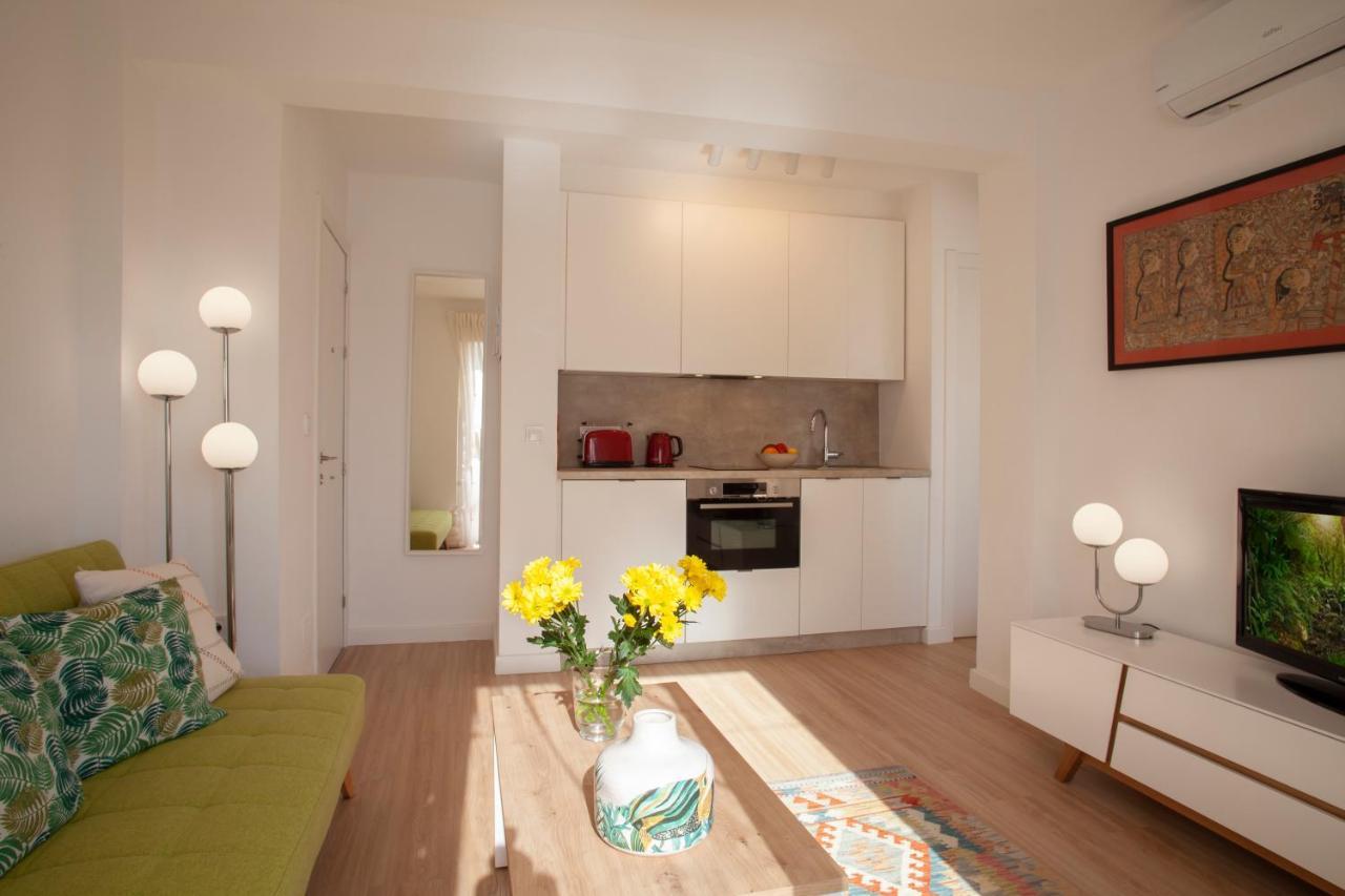 Lovely Beachfront Apartment In Calahonda Sitio de Calahonda Exteriér fotografie