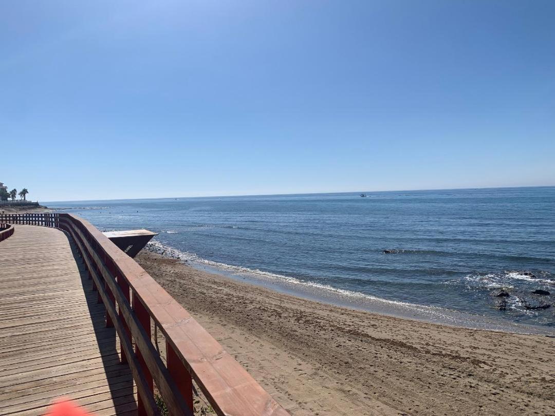 Lovely Beachfront Apartment In Calahonda Sitio de Calahonda Exteriér fotografie